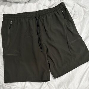 Santiny Men’s XL Sport Shorts with zippered pockets olive green NWT
